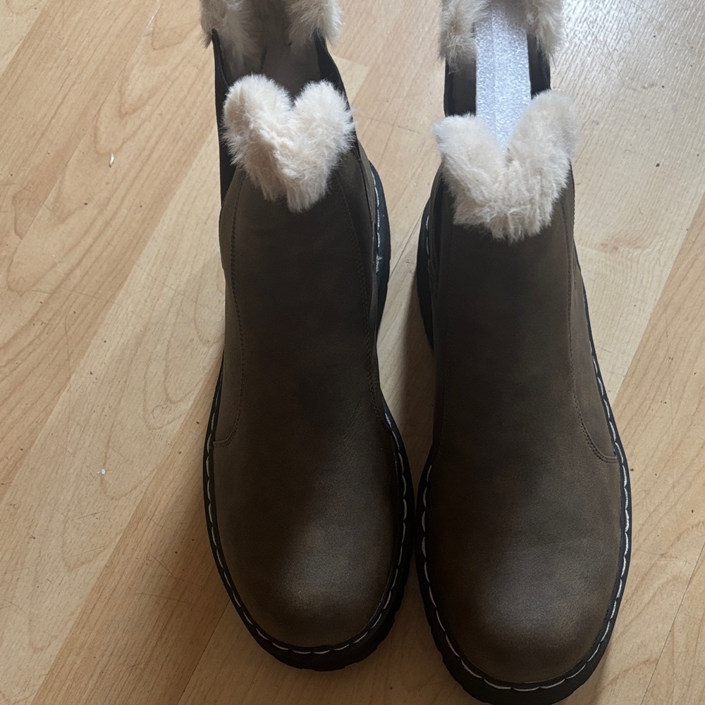 Women's Olive Faux-Fur Lined Slip-On Slippers